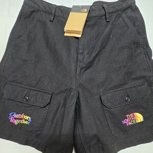 The North Face Outdoors Together Mens Black Cargo Shorts Size 32 NWT